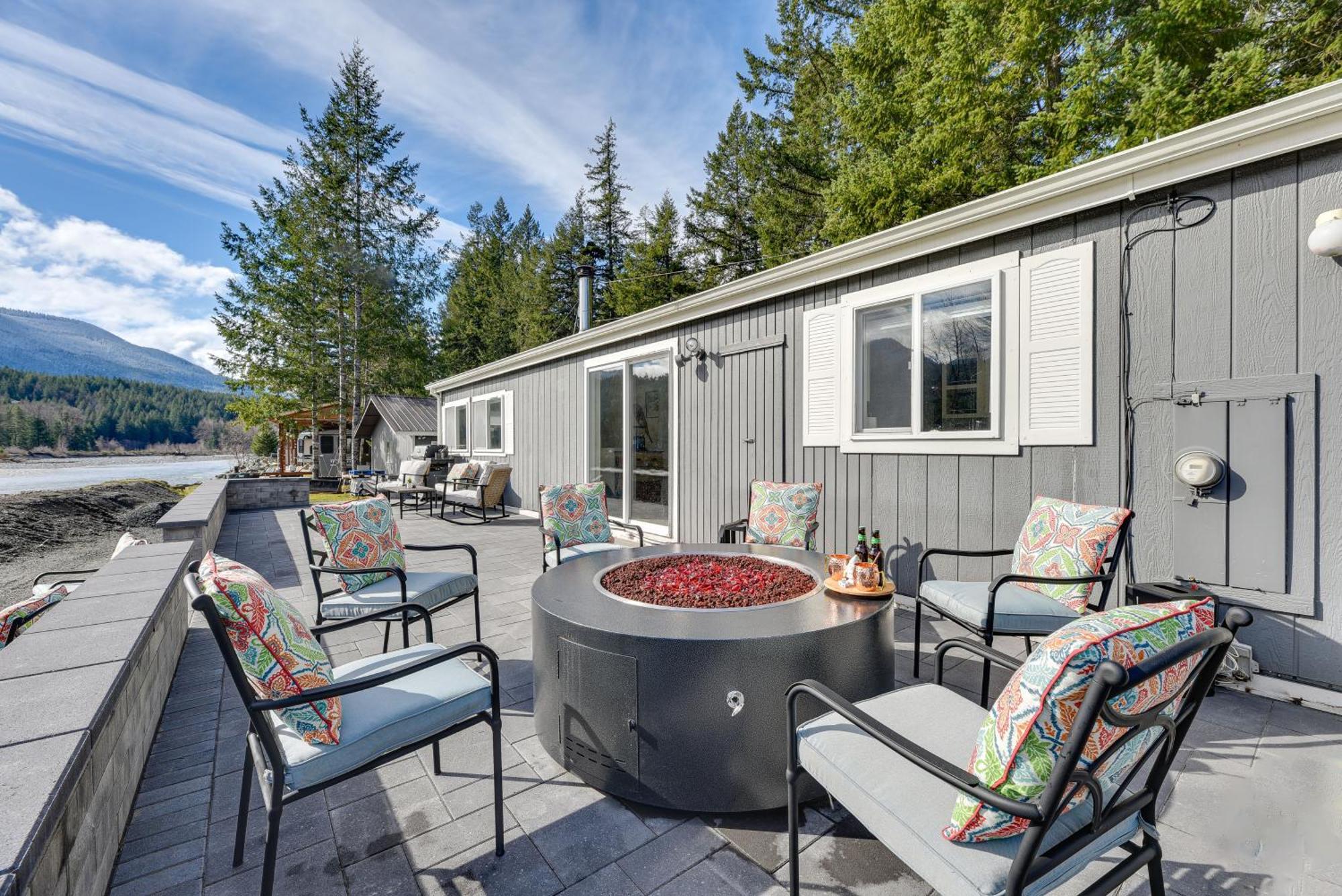 Riverfront Home With Deck, Near Mount Rainier! Packwood Exterior foto