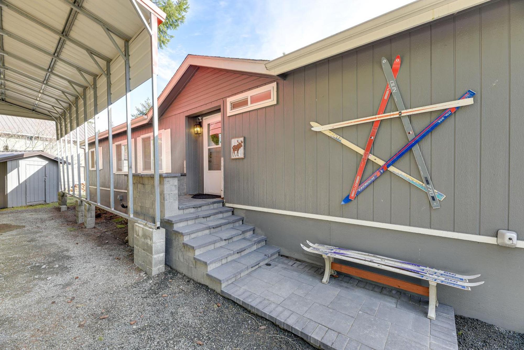 Riverfront Home With Deck, Near Mount Rainier! Packwood Exterior foto