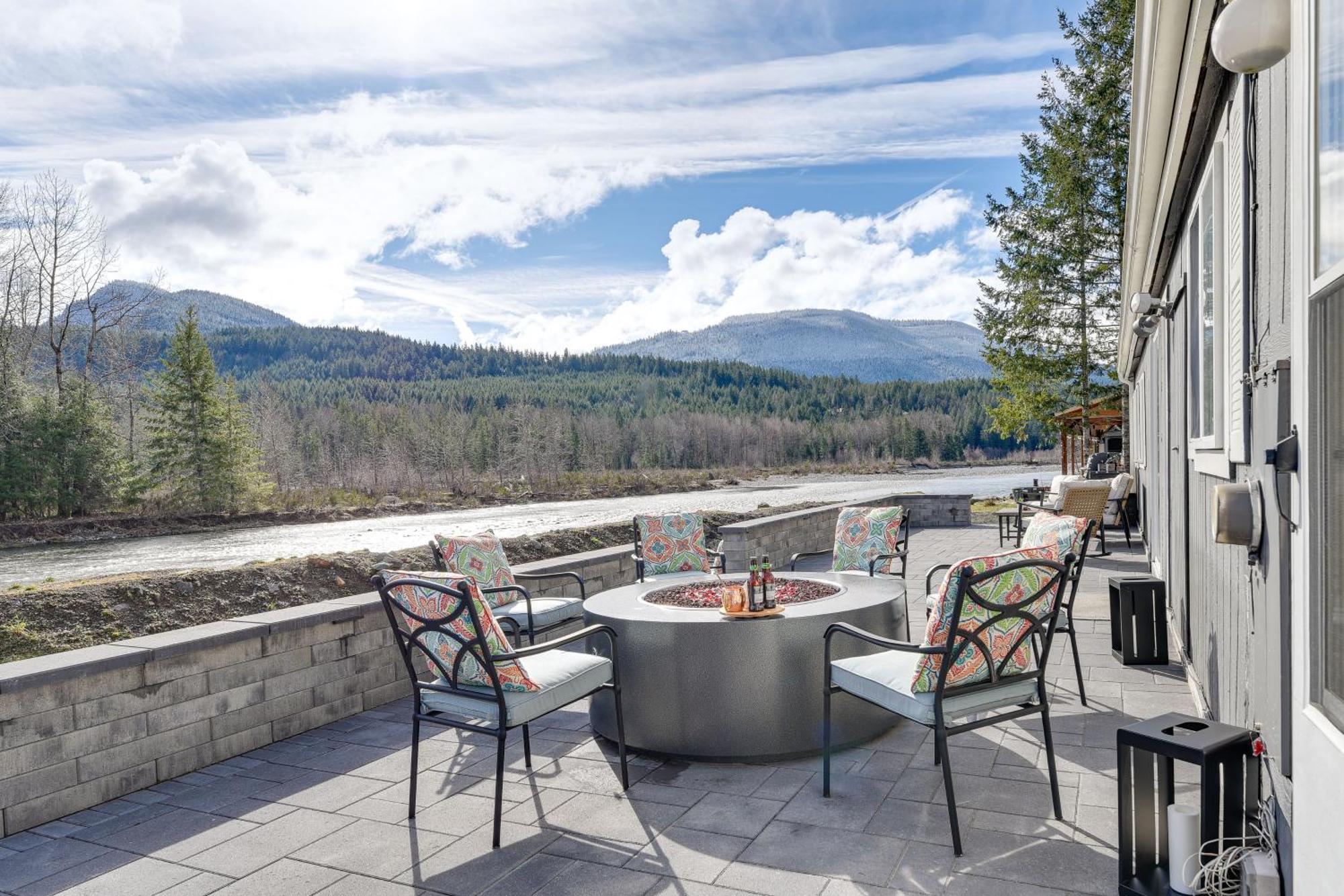 Riverfront Home With Deck, Near Mount Rainier! Packwood Exterior foto